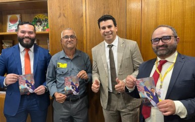 Sindsemppe participa de comissão para discutir PEC do Voto com deputados em Brasília